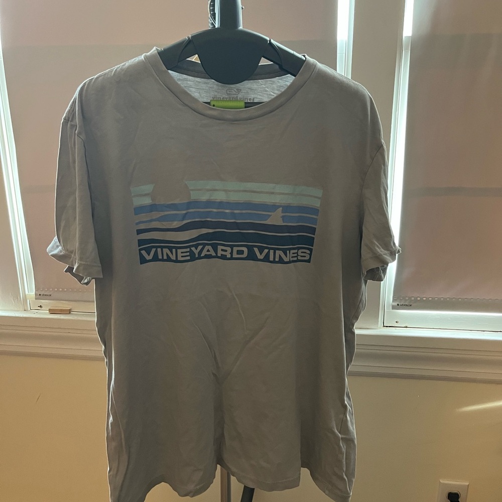New Vineyard Vines men’s Tshirt size L gray/blue island